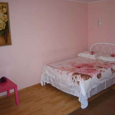 Hotel Service Predslava On Antonovicha Street Kyiv Exterior photo