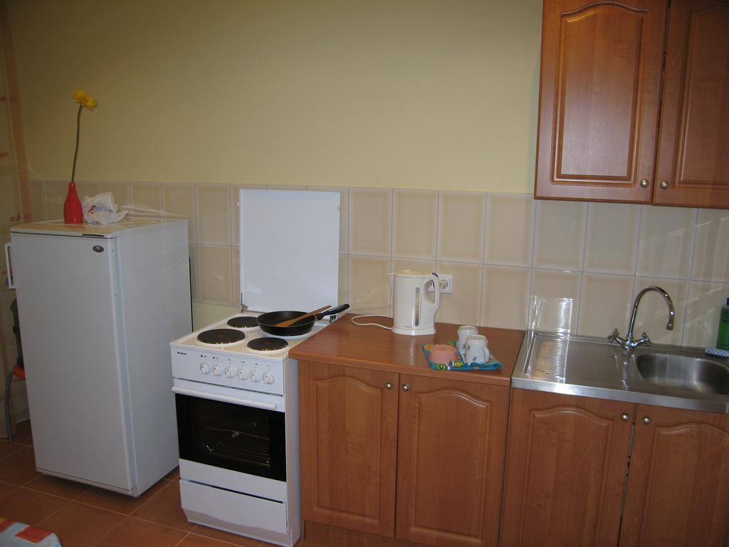 Hotel Service Predslava On Antonovicha Street Kyiv Room photo