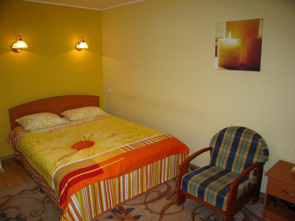 Hotel Service Predslava On Antonovicha Street Kyiv Room photo