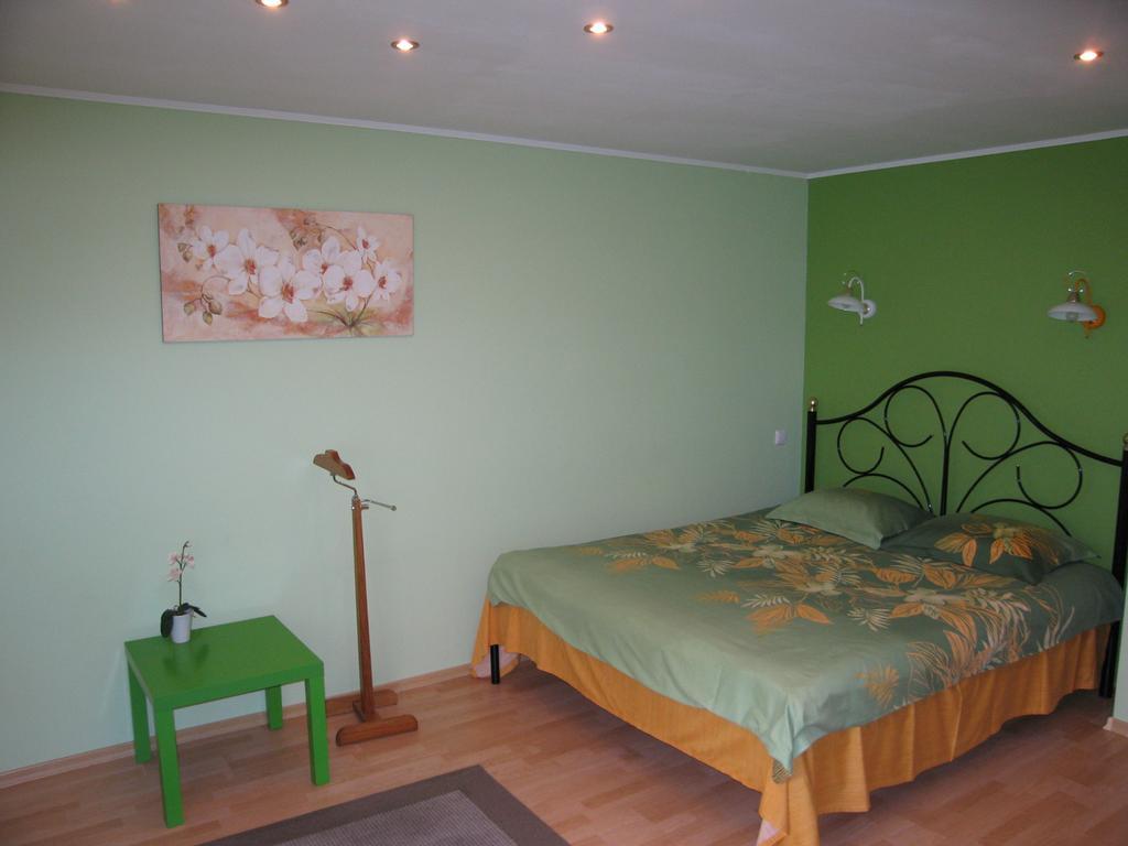Hotel Service Predslava On Antonovicha Street Kyiv Room photo