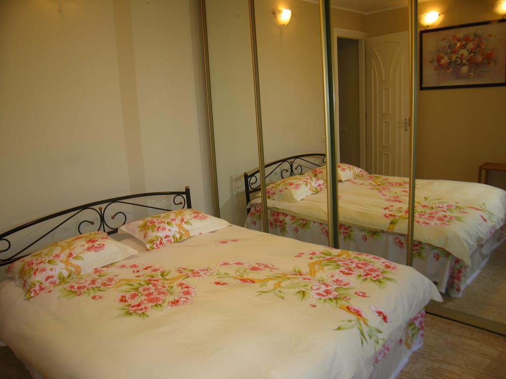 Hotel Service Predslava On Antonovicha Street Kyiv Room photo